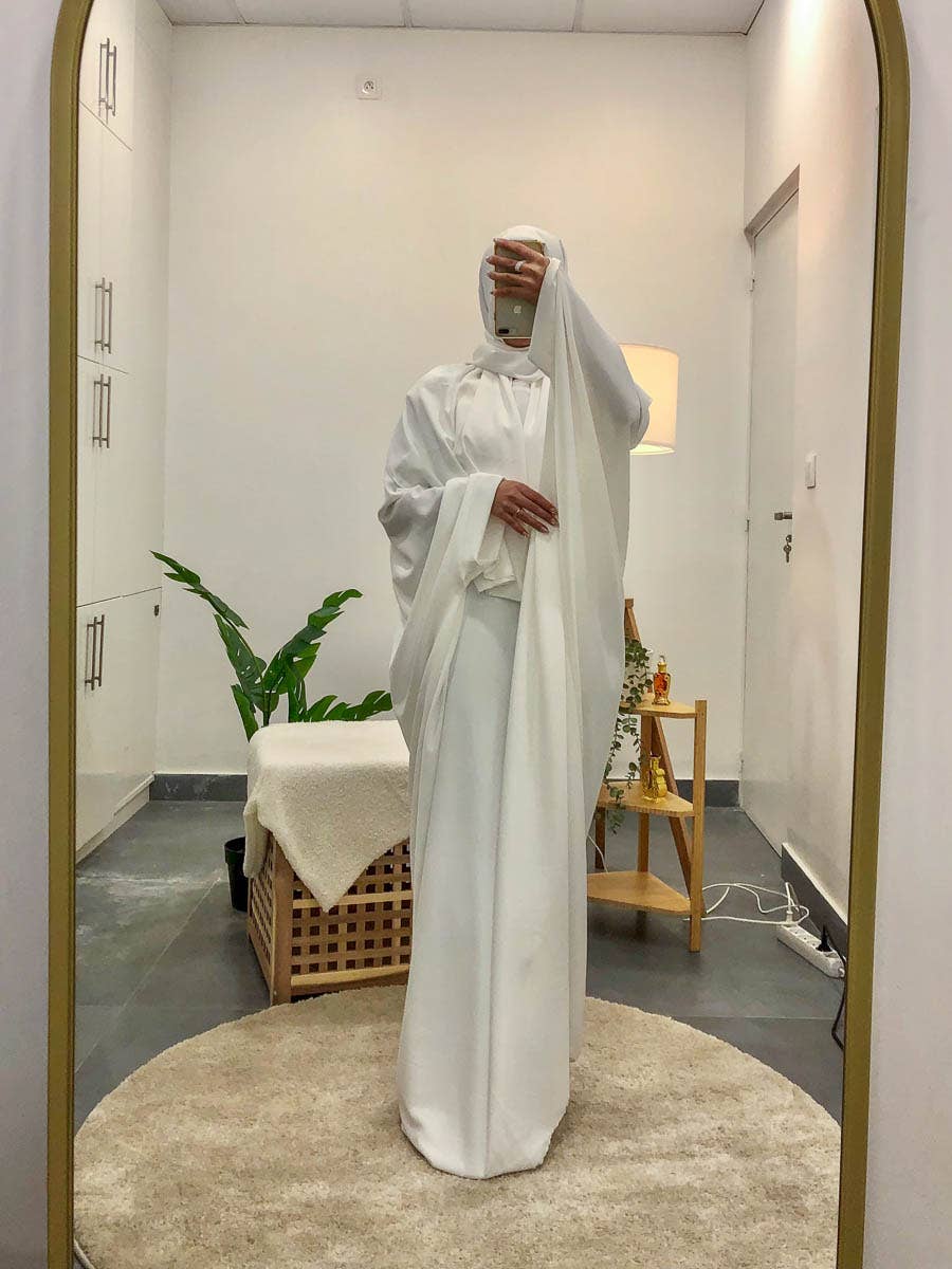 Abaya Amplia – Elegancia y Comodidad