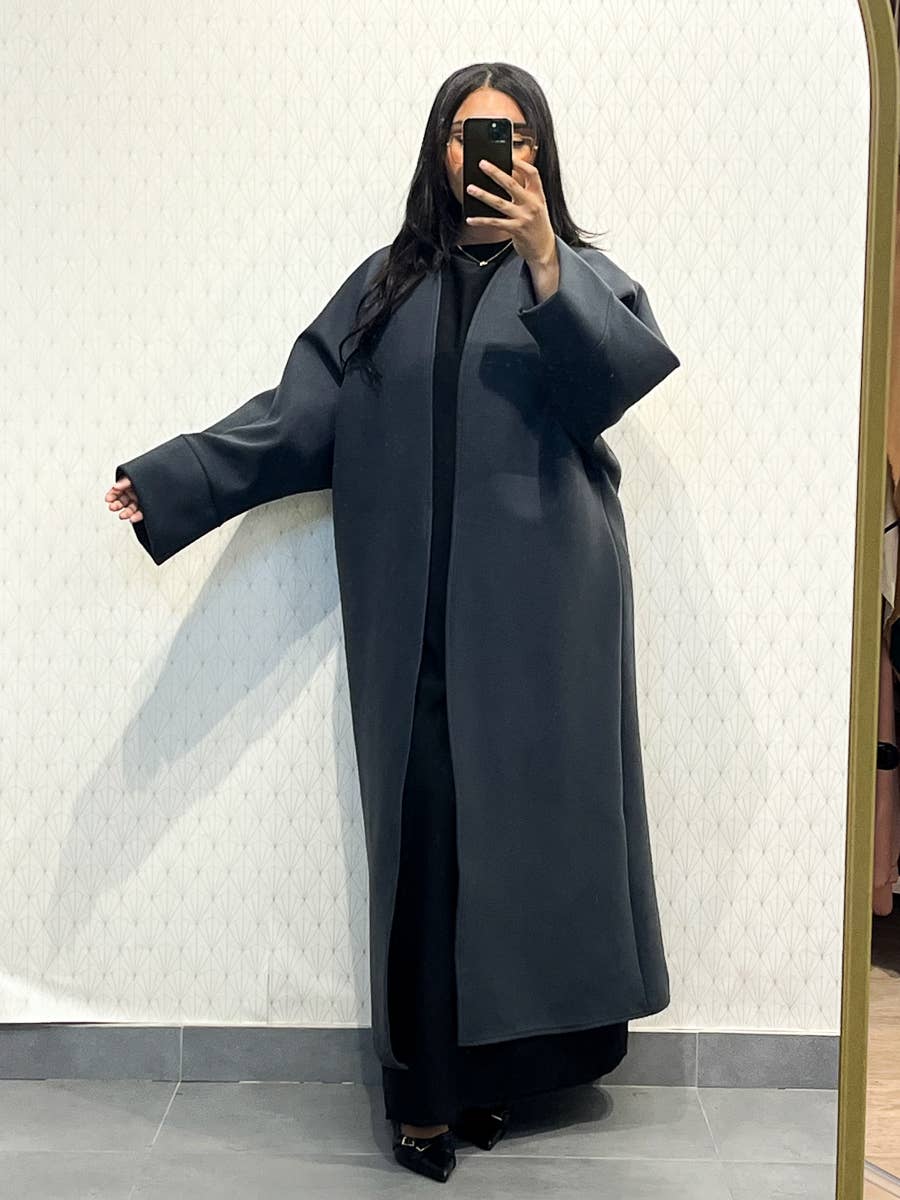 Abrigo Modesto – Elegancia y Calidez