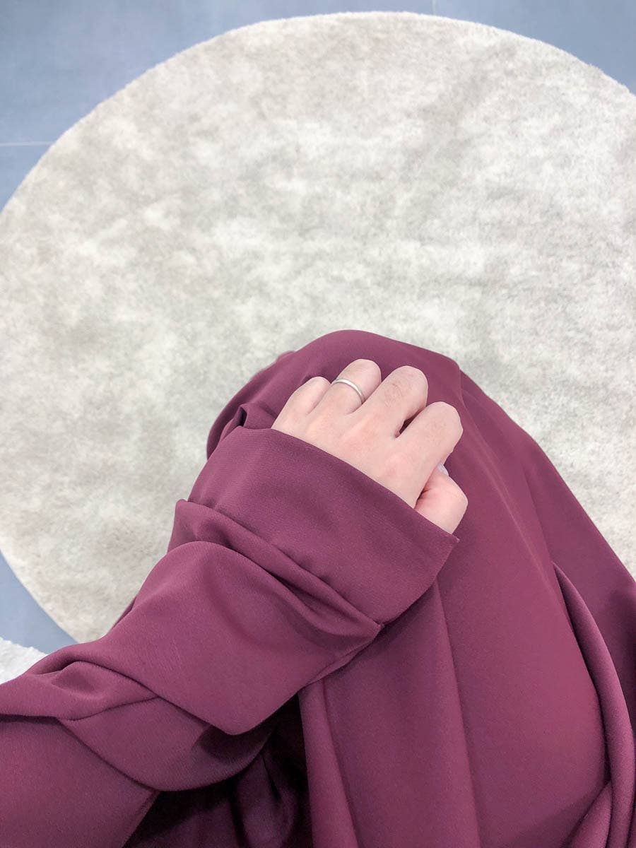 Abaya Amplia – Elegancia y Comodidad