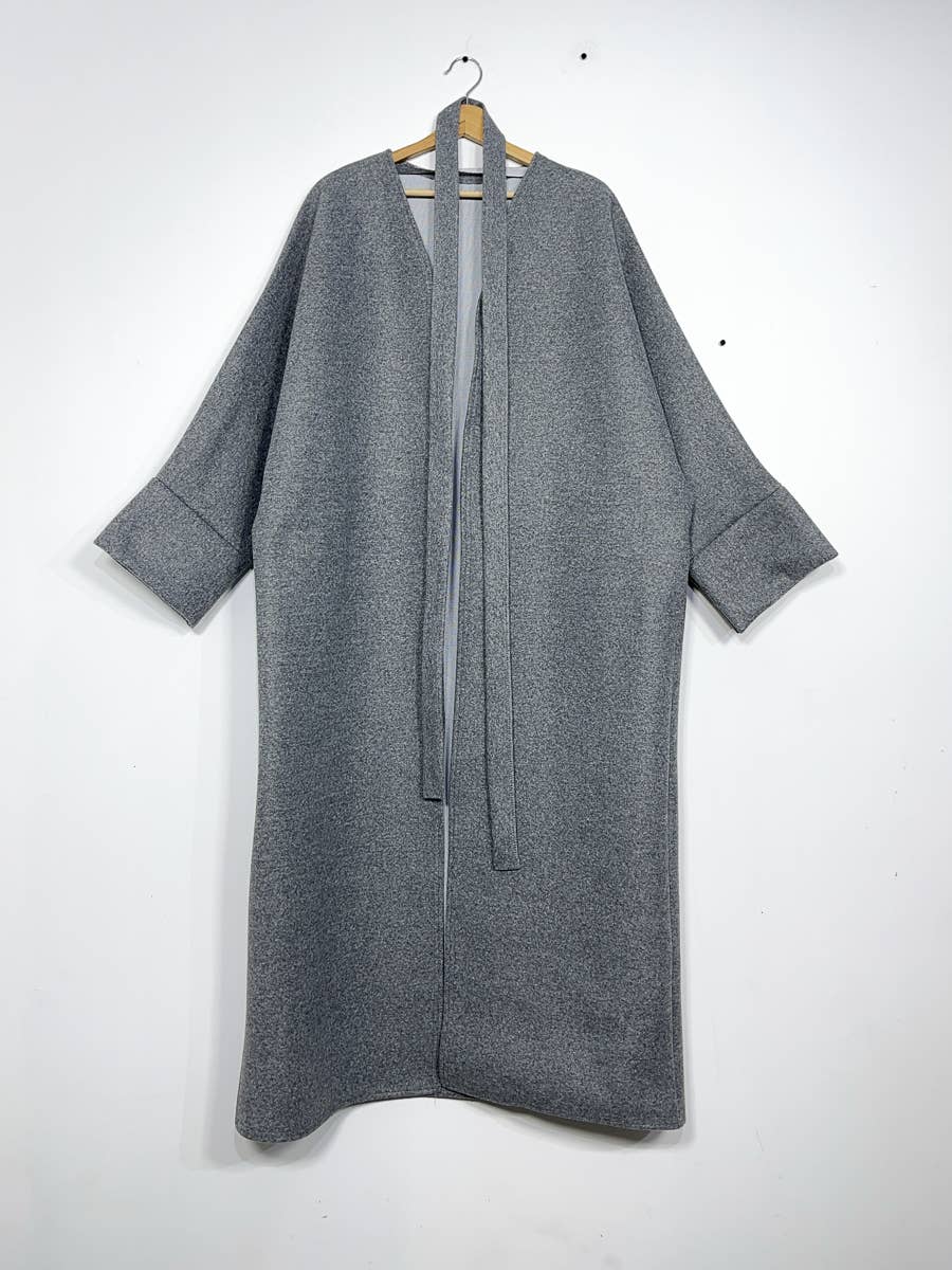 Abrigo Modesto – Elegancia y Calidez