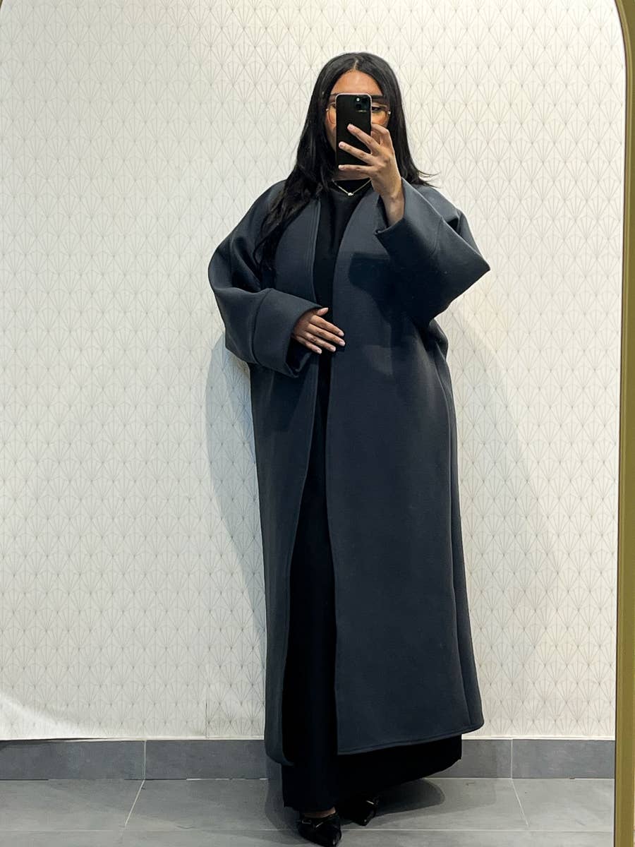 Abrigo Modesto – Elegancia y Calidez